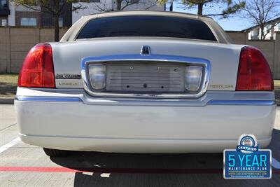 2006 Lincoln Town Car SIGNATURE CARRIAGE TOP 50K LOW MILES FRESH TRADE   - Photo 20 - Stafford, TX 77477