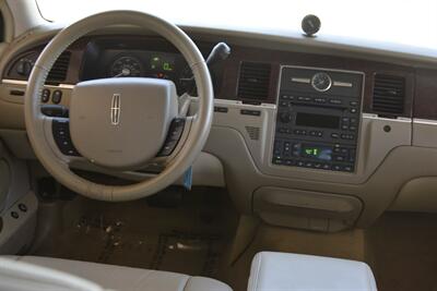 2006 Lincoln Town Car SIGNATURE CARRIAGE TOP 50K LOW MILES FRESH TRADE   - Photo 24 - Stafford, TX 77477
