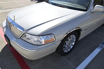 2006 Lincoln Town Car SIGNATURE CARRIAGE TOP 50K LOW MILES FRESH TRADE   - Photo 10 - Stafford, TX 77477