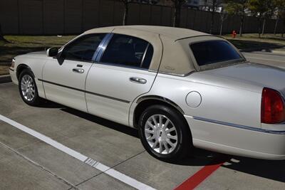 2006 Lincoln Town Car SIGNATURE CARRIAGE TOP 50K LOW MILES FRESH TRADE   - Photo 15 - Stafford, TX 77477