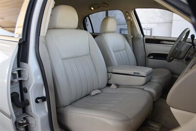 2006 Lincoln Town Car SIGNATURE CARRIAGE TOP 50K LOW MILES FRESH TRADE   - Photo 33 - Stafford, TX 77477