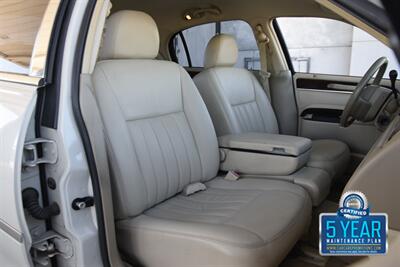 2006 Lincoln Town Car SIGNATURE CARRIAGE TOP 50K LOW MILES FRESH TRADE   - Photo 33 - Stafford, TX 77477