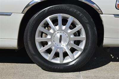 2006 Lincoln Town Car SIGNATURE CARRIAGE TOP 50K LOW MILES FRESH TRADE   - Photo 36 - Stafford, TX 77477