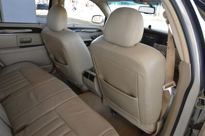 2006 Lincoln Town Car SIGNATURE CARRIAGE TOP 50K LOW MILES FRESH TRADE   - Photo 34 - Stafford, TX 77477