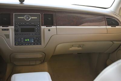 2006 Lincoln Town Car SIGNATURE CARRIAGE TOP 50K LOW MILES FRESH TRADE   - Photo 25 - Stafford, TX 77477
