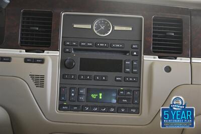 2006 Lincoln Town Car SIGNATURE CARRIAGE TOP 50K LOW MILES FRESH TRADE   - Photo 27 - Stafford, TX 77477