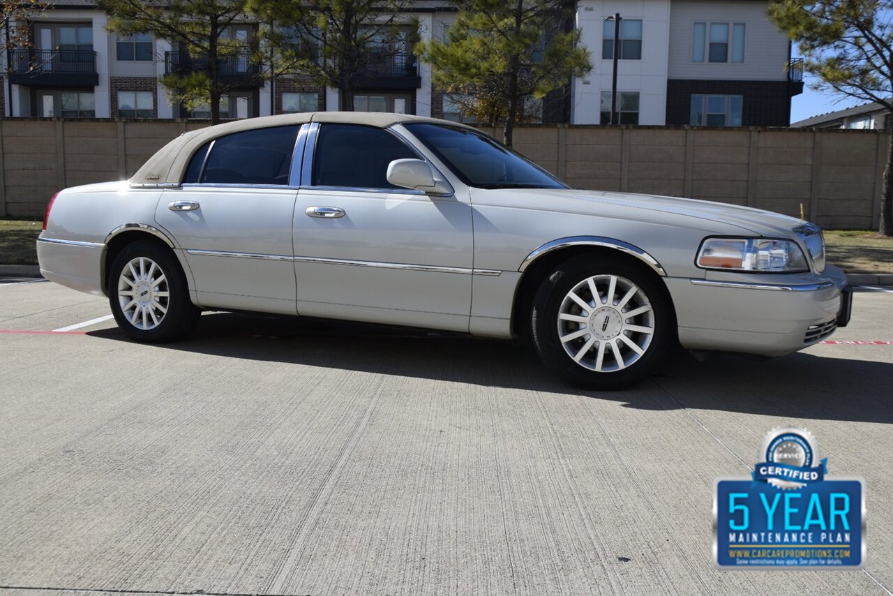 2006 Lincoln Town Car SIGNATURE CARRIAGE TOP 50K LOW MILES FRESH TRADE   - Photo 1 - Stafford, TX 77477