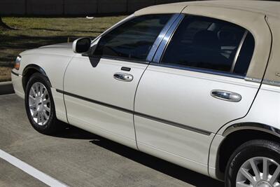 2006 Lincoln Town Car SIGNATURE CARRIAGE TOP 50K LOW MILES FRESH TRADE   - Photo 17 - Stafford, TX 77477