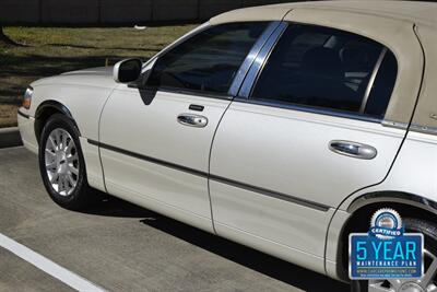 2006 Lincoln Town Car SIGNATURE CARRIAGE TOP 50K LOW MILES FRESH TRADE   - Photo 17 - Stafford, TX 77477