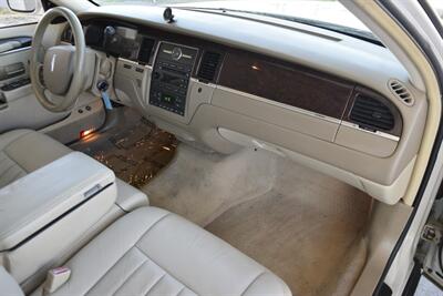 2006 Lincoln Town Car SIGNATURE CARRIAGE TOP 50K LOW MILES FRESH TRADE   - Photo 29 - Stafford, TX 77477