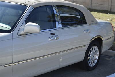 2006 Lincoln Town Car SIGNATURE CARRIAGE TOP 50K LOW MILES FRESH TRADE   - Photo 9 - Stafford, TX 77477