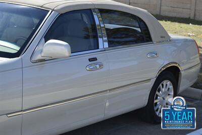 2006 Lincoln Town Car SIGNATURE CARRIAGE TOP 50K LOW MILES FRESH TRADE   - Photo 9 - Stafford, TX 77477