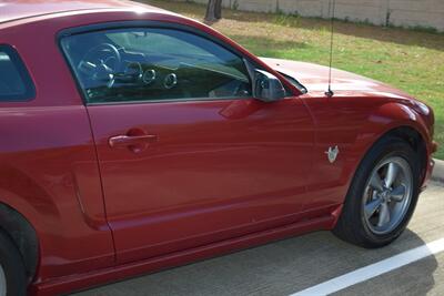 2009 Ford Mustang GT PREMIUM 5SPD MANUAL LTHR FRESH TRADE IN CLEAN   - Photo 18 - Stafford, TX 77477