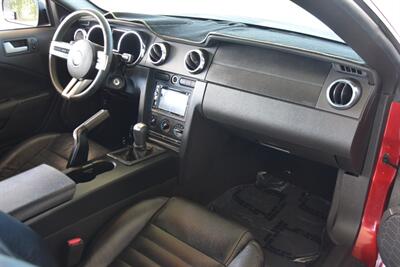 2009 Ford Mustang GT PREMIUM 5SPD MANUAL LTHR FRESH TRADE IN CLEAN   - Photo 24 - Stafford, TX 77477