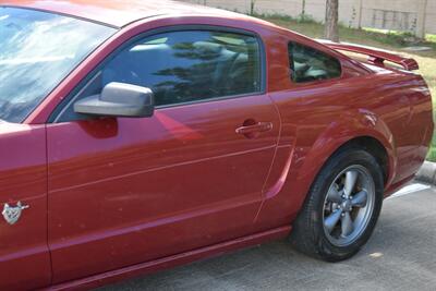 2009 Ford Mustang GT PREMIUM 5SPD MANUAL LTHR FRESH TRADE IN CLEAN   - Photo 9 - Stafford, TX 77477