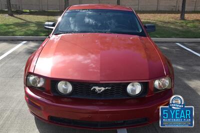 2009 Ford Mustang GT PREMIUM 5SPD MANUAL LTHR FRESH TRADE IN CLEAN   - Photo 2 - Stafford, TX 77477