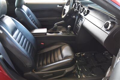 2009 Ford Mustang GT PREMIUM 5SPD MANUAL LTHR FRESH TRADE IN CLEAN   - Photo 26 - Stafford, TX 77477
