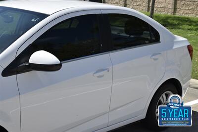2016 Chevrolet Sonic LT AUTO ALL PWR HWY MILES FRESH TRADE IN CLEAN   - Photo 9 - Stafford, TX 77477