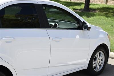 2016 Chevrolet Sonic LT AUTO ALL PWR HWY MILES FRESH TRADE IN CLEAN   - Photo 18 - Stafford, TX 77477