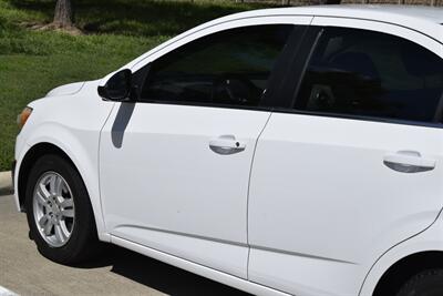 2016 Chevrolet Sonic LT AUTO ALL PWR HWY MILES FRESH TRADE IN CLEAN   - Photo 17 - Stafford, TX 77477