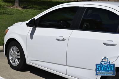 2016 Chevrolet Sonic LT AUTO ALL PWR HWY MILES FRESH TRADE IN CLEAN   - Photo 17 - Stafford, TX 77477