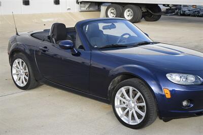 2007 Mazda MX-5 Miata SPORT 5SPD MANUAL 10K ORIGINAL MILES NEW TRADE   - Photo 6 - Stafford, TX 77477