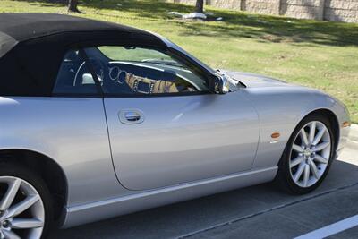 2005 Jaguar XK8 CONVERTIBLE GREAT CONDITION FRESH TRADE LADY OWNED   - Photo 19 - Stafford, TX 77477