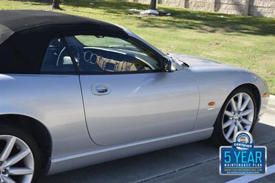 2005 Jaguar XK8 CONVERTIBLE GREAT CONDITION FRESH TRADE LADY OWNED   - Photo 19 - Stafford, TX 77477