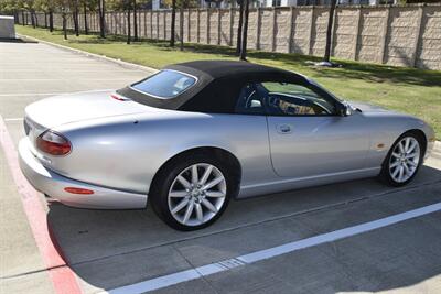 2005 Jaguar XK8 CONVERTIBLE GREAT CONDITION FRESH TRADE LADY OWNED   - Photo 15 - Stafford, TX 77477