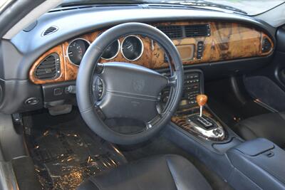 2005 Jaguar XK8 CONVERTIBLE GREAT CONDITION FRESH TRADE LADY OWNED   - Photo 27 - Stafford, TX 77477