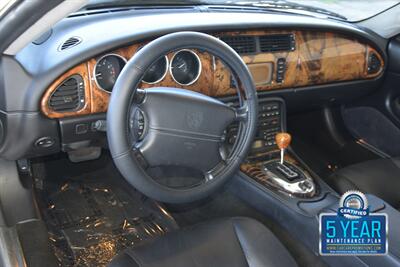 2005 Jaguar XK8 CONVERTIBLE GREAT CONDITION FRESH TRADE LADY OWNED   - Photo 27 - Stafford, TX 77477