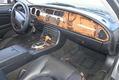 2005 Jaguar XK8 CONVERTIBLE GREAT CONDITION FRESH TRADE LADY OWNED   - Photo 28 - Stafford, TX 77477
