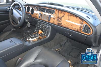 2005 Jaguar XK8 CONVERTIBLE GREAT CONDITION FRESH TRADE LADY OWNED   - Photo 28 - Stafford, TX 77477