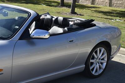 2005 Jaguar XK8 CONVERTIBLE GREAT CONDITION FRESH TRADE LADY OWNED   - Photo 10 - Stafford, TX 77477