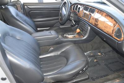 2005 Jaguar XK8 CONVERTIBLE GREAT CONDITION FRESH TRADE LADY OWNED   - Photo 30 - Stafford, TX 77477