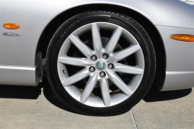 2005 Jaguar XK8 CONVERTIBLE GREAT CONDITION FRESH TRADE LADY OWNED   - Photo 33 - Stafford, TX 77477