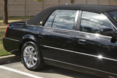 2010 Cadillac DTS LUXURY CARRIAGE TOP 39K ORIG MILES FRESH TRADE IN   - Photo 8 - Stafford, TX 77477