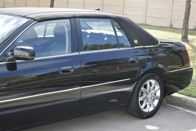 2010 Cadillac DTS LUXURY CARRIAGE TOP 39K ORIG MILES FRESH TRADE IN   - Photo 9 - Stafford, TX 77477