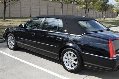 2010 Cadillac DTS LUXURY CARRIAGE TOP 39K ORIG MILES FRESH TRADE IN   - Photo 18 - Stafford, TX 77477