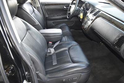 2010 Cadillac DTS LUXURY CARRIAGE TOP 39K ORIG MILES FRESH TRADE IN   - Photo 34 - Stafford, TX 77477