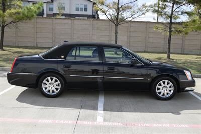 2010 Cadillac DTS LUXURY CARRIAGE TOP 39K ORIG MILES FRESH TRADE IN   - Photo 14 - Stafford, TX 77477