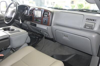 2005 Ford F-550 CREW 6.0L DIESEL 4X4 DUALLY FLATBED TRUCK 67K MILE   - Photo 28 - Stafford, TX 77477