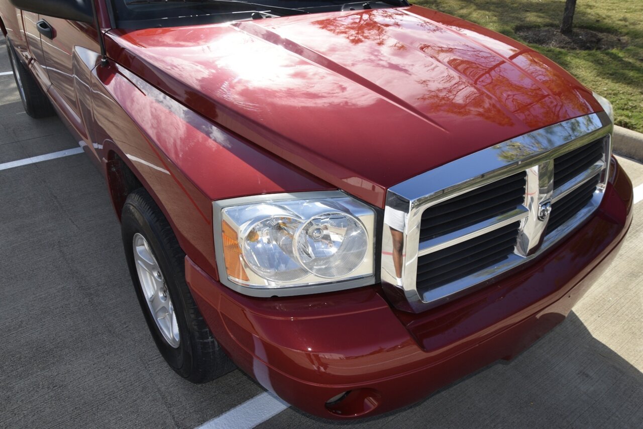 2006 Dodge Dakota SLT photo 9