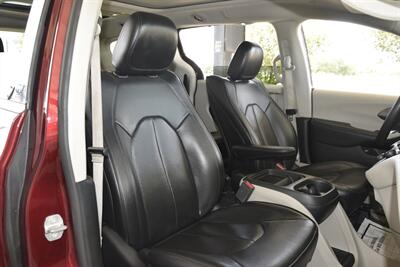 2017 Chrysler Pacifica PLATINUM HYBRID 74K MILES NAV BK/CAM REAR DVD NICE   - Photo 33 - Stafford, TX 77477