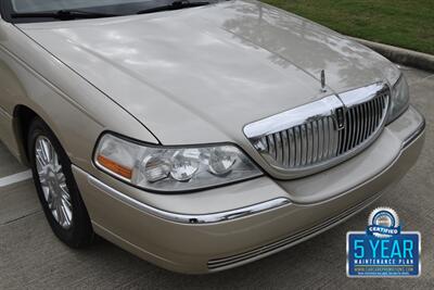 2010 Lincoln Town Car SIGNATURE LTD CARRIAGE TOP HWY MILES NEW TRADE IN   - Photo 11 - Stafford, TX 77477