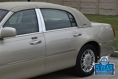 2010 Lincoln Town Car SIGNATURE LTD CARRIAGE TOP HWY MILES NEW TRADE IN   - Photo 9 - Stafford, TX 77477