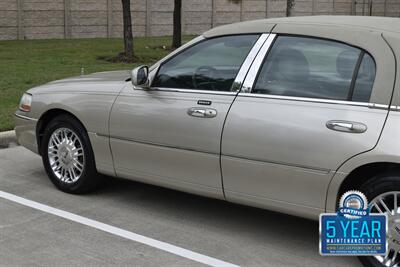 2010 Lincoln Town Car SIGNATURE LTD CARRIAGE TOP HWY MILES NEW TRADE IN   - Photo 20 - Stafford, TX 77477