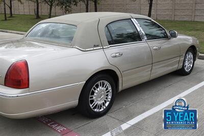 2010 Lincoln Town Car SIGNATURE LTD CARRIAGE TOP HWY MILES NEW TRADE IN   - Photo 19 - Stafford, TX 77477