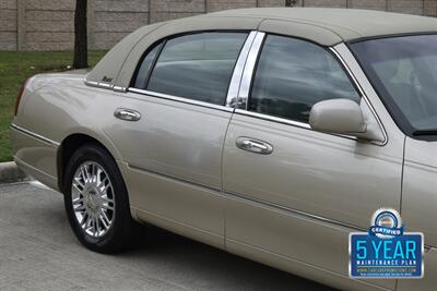 2010 Lincoln Town Car SIGNATURE LTD CARRIAGE TOP HWY MILES NEW TRADE IN   - Photo 8 - Stafford, TX 77477