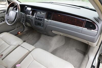 2010 Lincoln Town Car SIGNATURE LTD CARRIAGE TOP HWY MILES NEW TRADE IN   - Photo 29 - Stafford, TX 77477